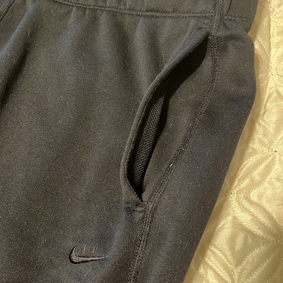 Women’s Nike black ThermaFit training pants - Picture 6 of 6